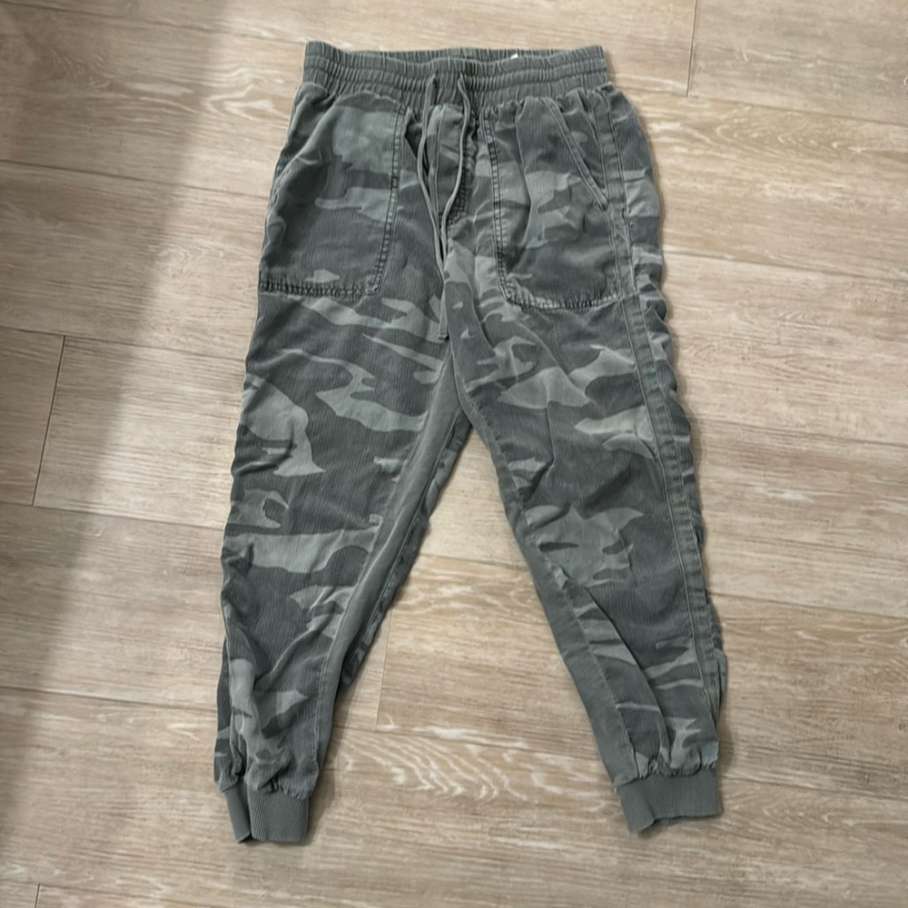 Splendid camo joggers